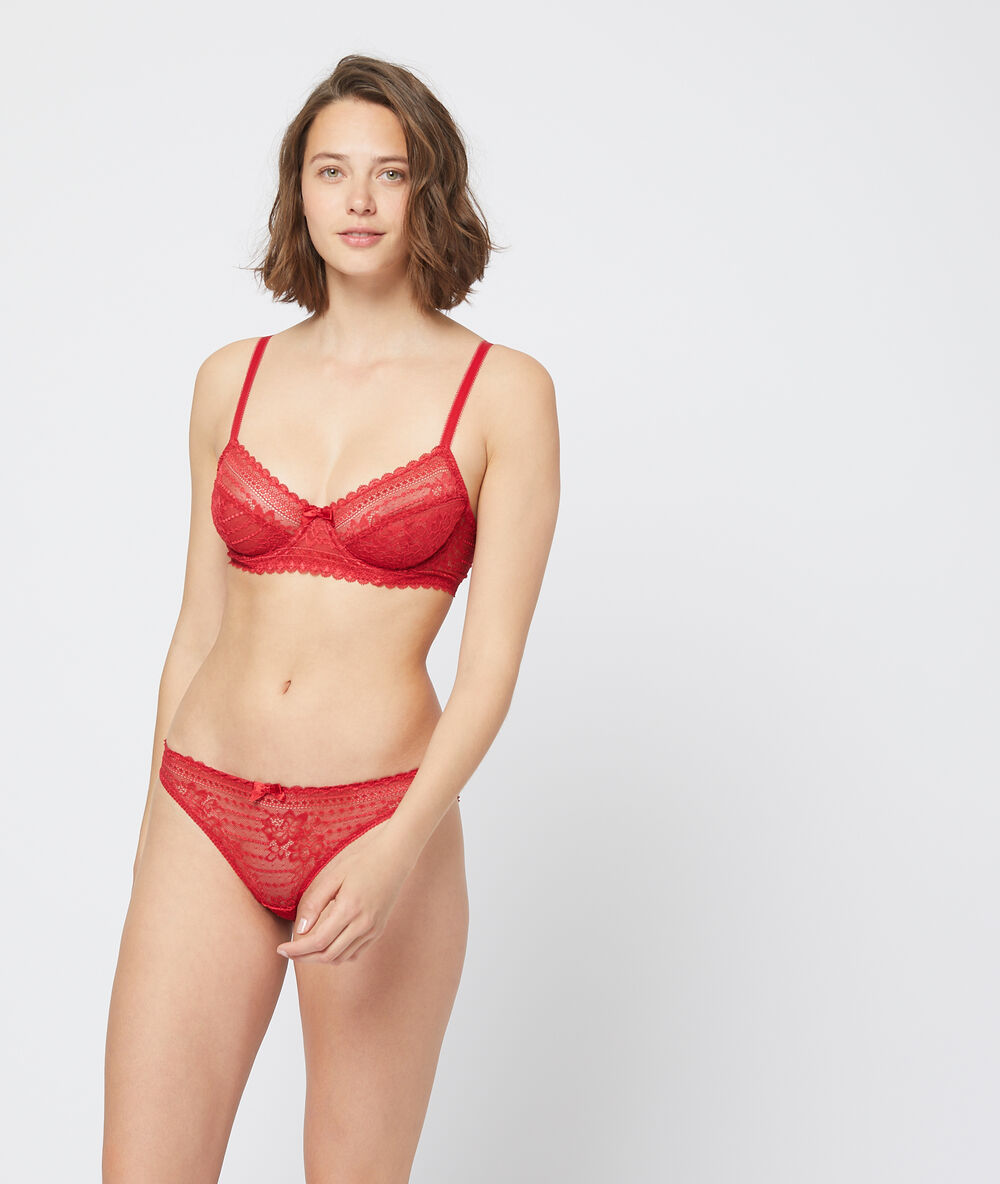 Soutien-gorge corbeille rouge.