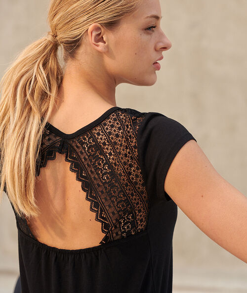 Sporttop met blote rug in kant zwart.