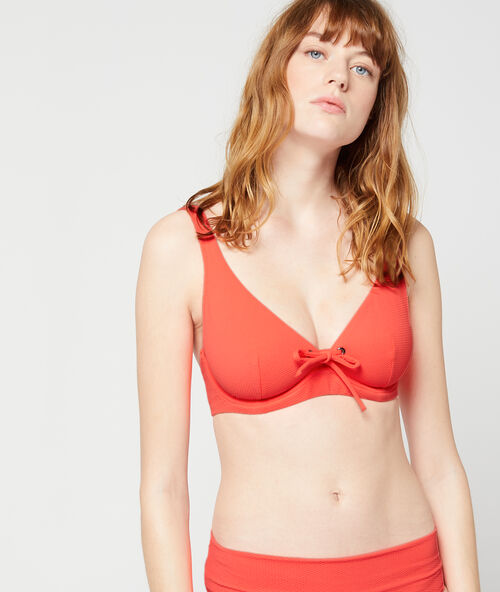 Bikinitopje balconnet, ringetjes- en rijgwerkdetails koraal.