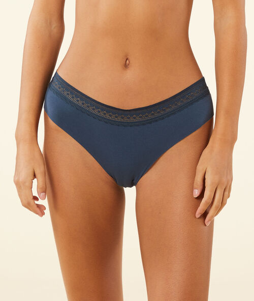 Shorty in katoen marine.