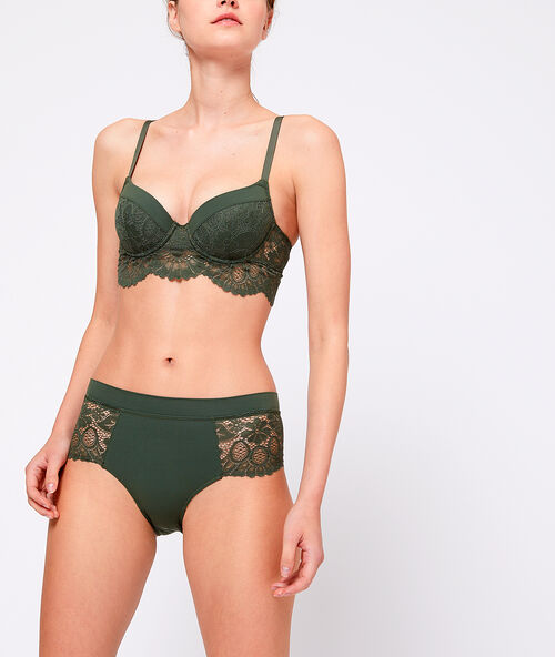 Shorty in gebloemd kant kaki.