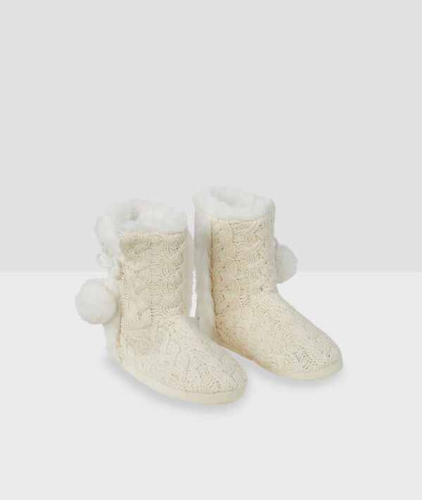 Chaussons bottines fourrés pompons Chaussons bottines fourrés pompons