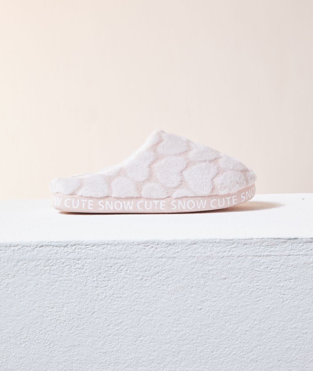 Slippers met hartjesmotief 'snow cute' roze.