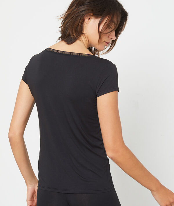 T-shirt decolleté in V kant T-shirt decolleté in V kant;${refinementColor}