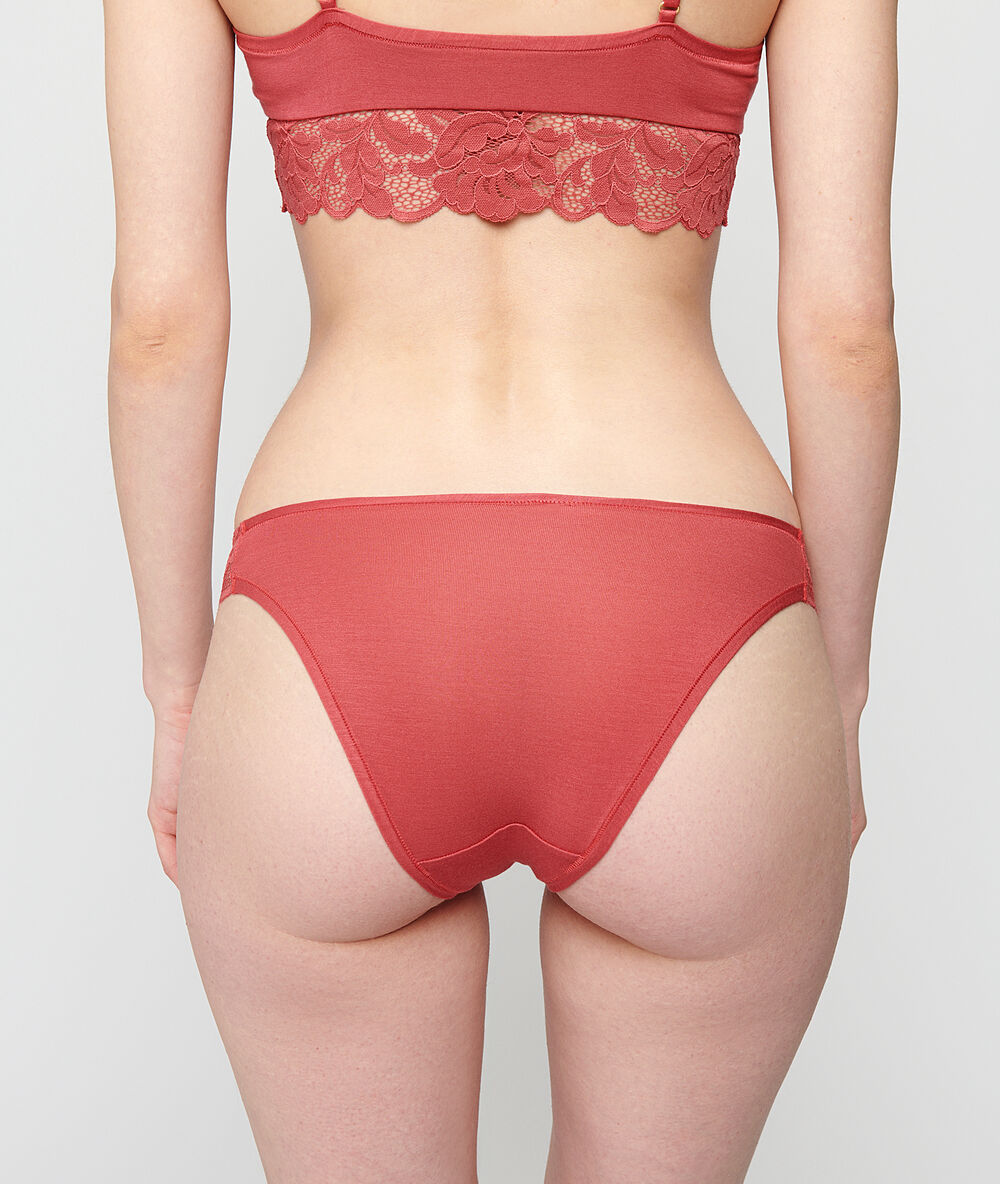 Slip avec dentelle terracotta.