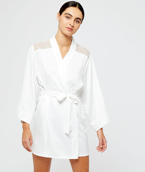 Satijnen kimono met kanten schouders en rug ecru.