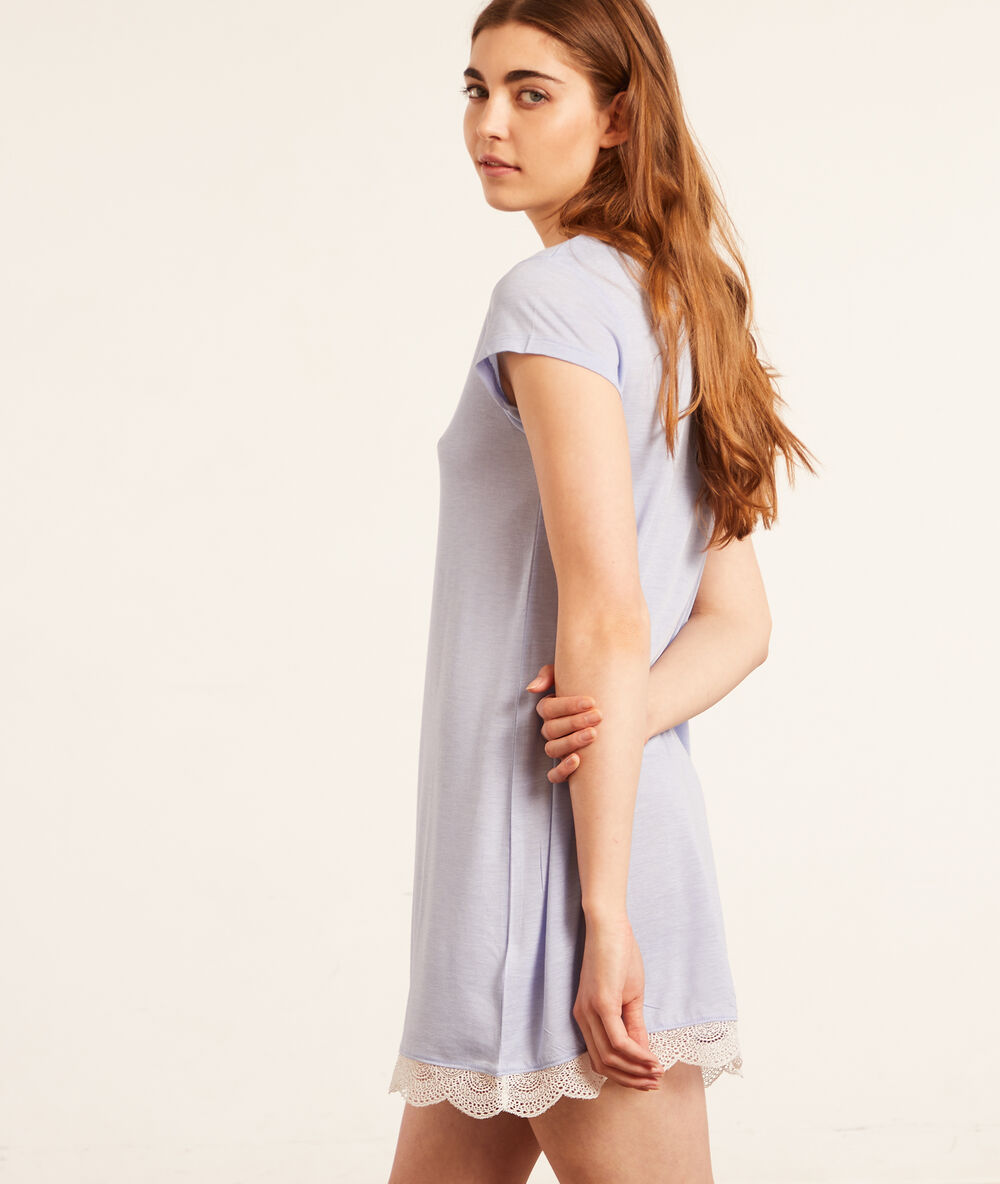Chemise de nuit bas dentelle bleu.