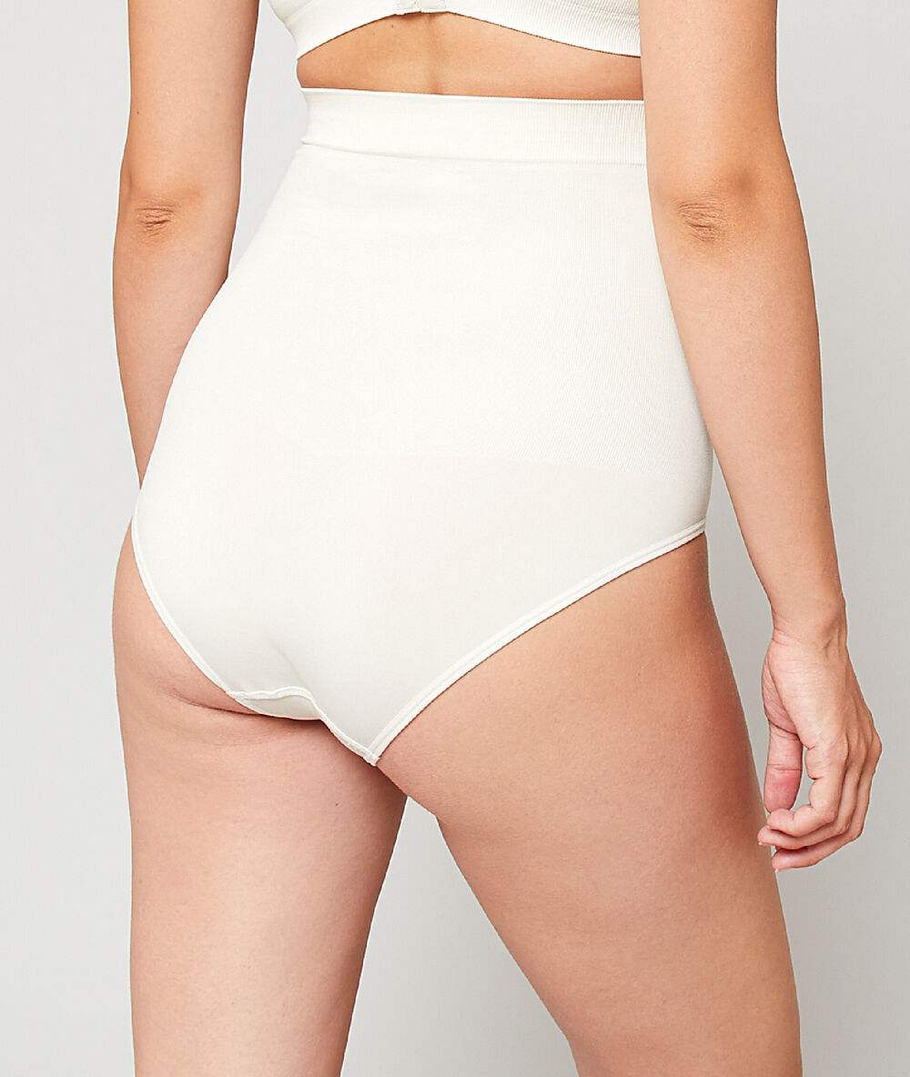Naadloze slip met hoge taille beige.