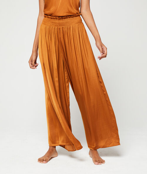 Pantalon ample ocre.