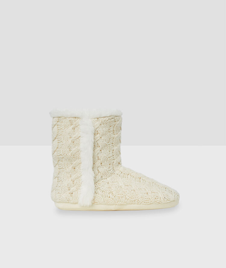Chaussons bottines fourrés pompons ecru.
