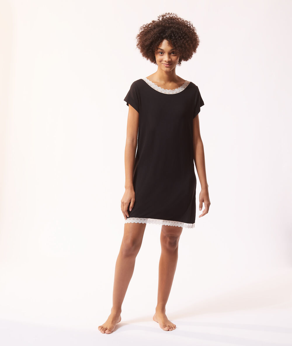 Babydoll met kanten boordjes zwart.