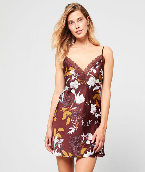 Nuisette satin&eacute;e &agrave; imprim&eacute; floral marron.