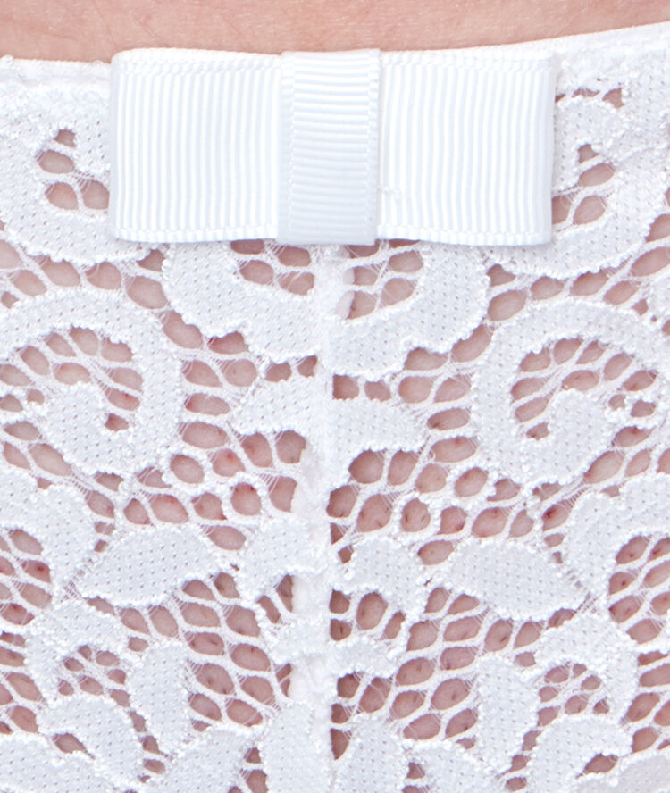 Tanga tout dentelle ecru.