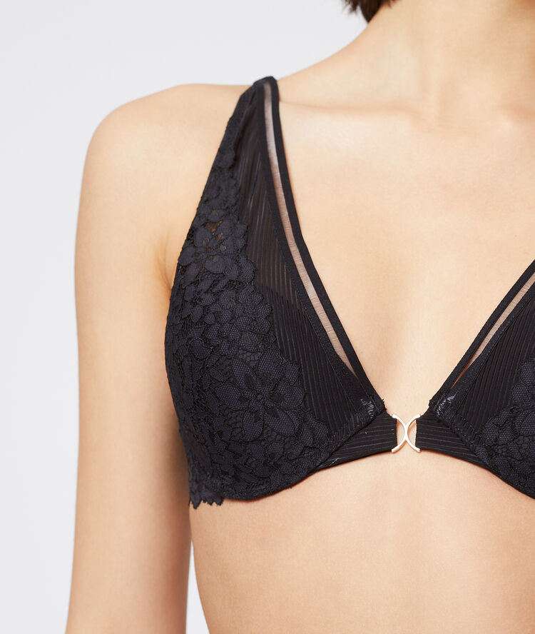 Beha nr. 3 – triangel push-up beha zwart.