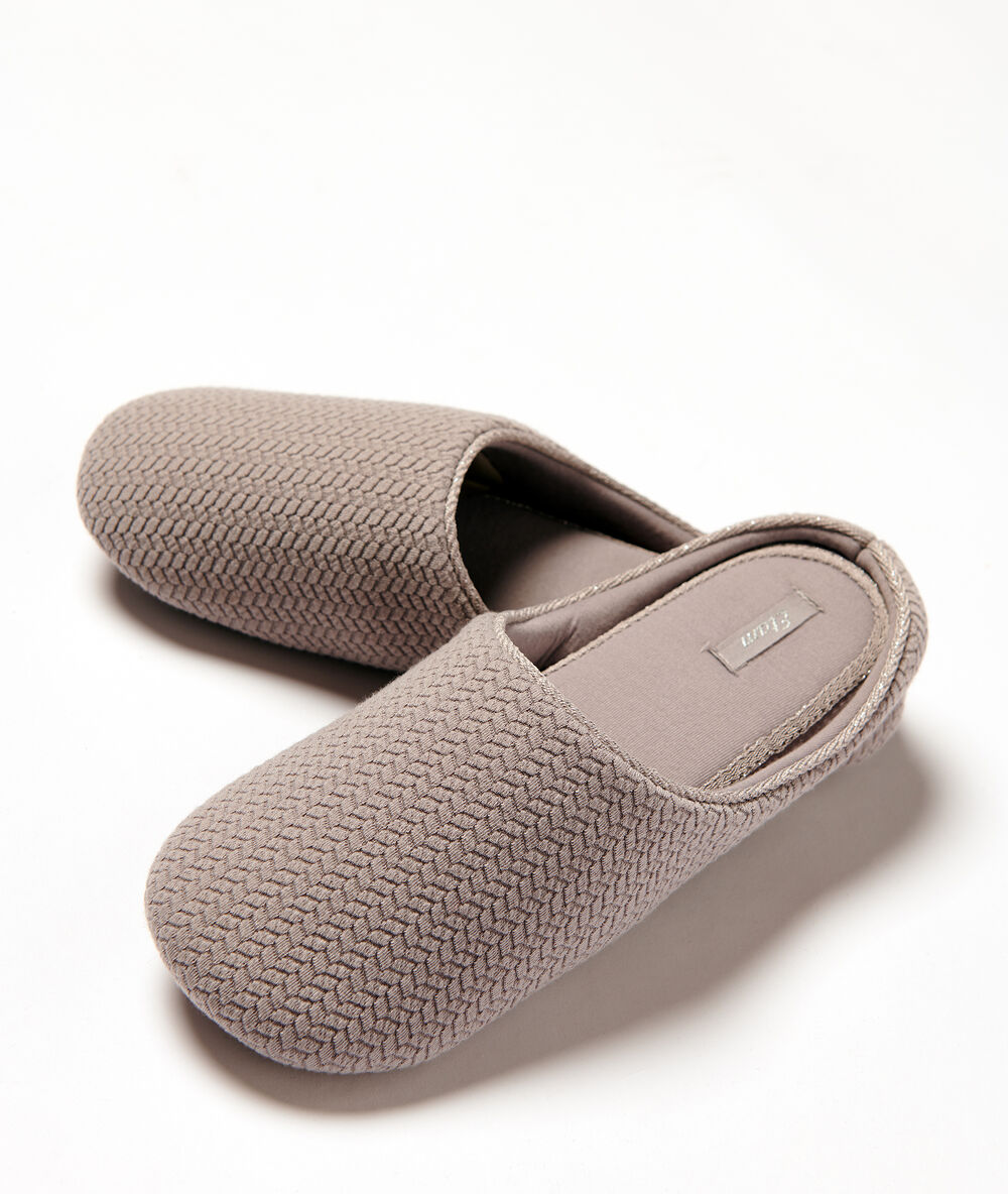 Slippers grijs.