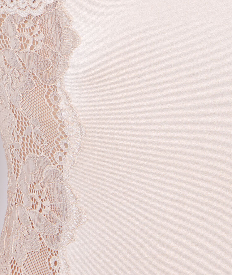 Body micro et dentelle niveau 3 : silhouette remodelée, bonnet b au bonnet d rose poudre.
