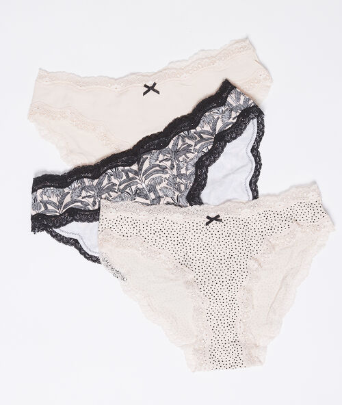 Lot de 3 culottes en coton rose.