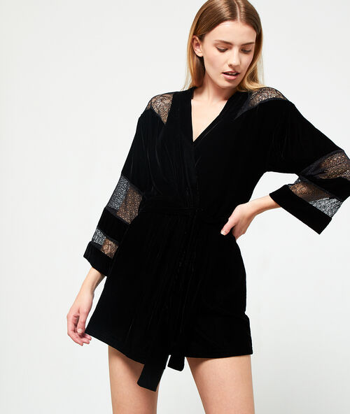 Kimono empi&egrave;cements dentelle noir.