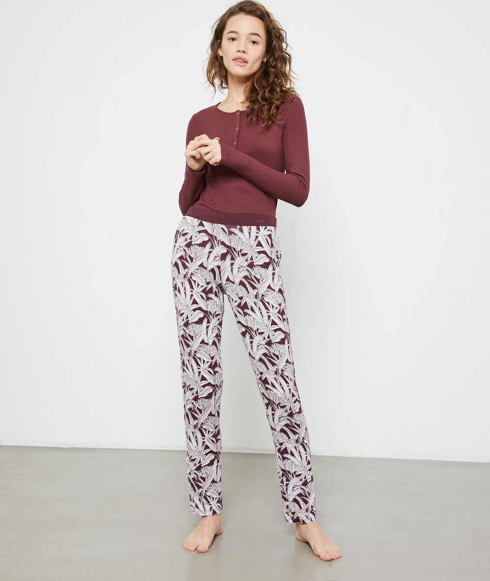 Pantalon imprimé marron.