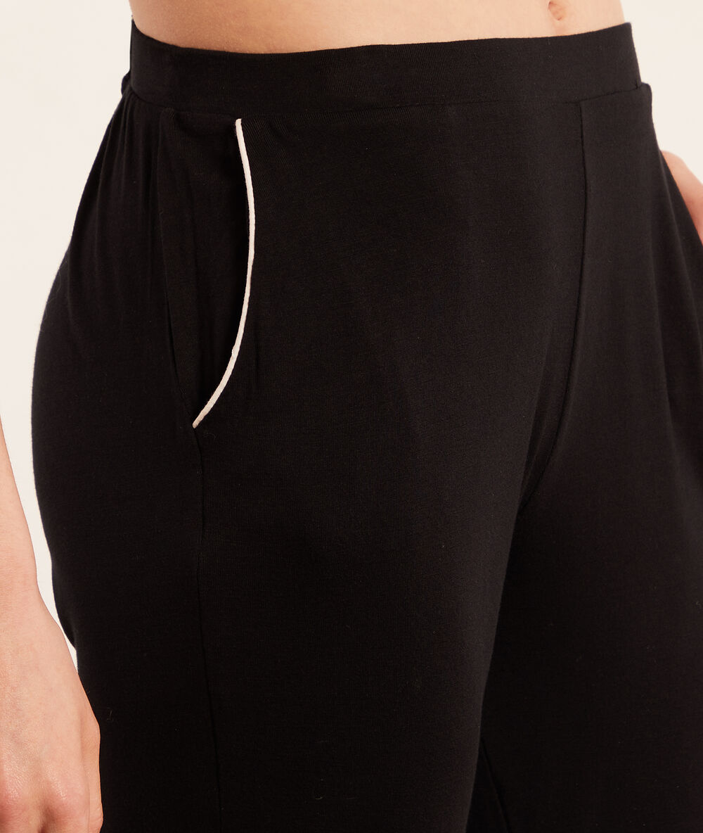 Pantalon noir.