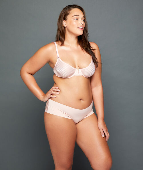 Soutien-gorge invisible à coques fines rose poudre.
