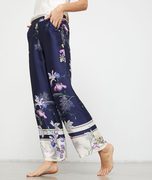 Pantalon satin&eacute; imprim&eacute; fleuri bleu.