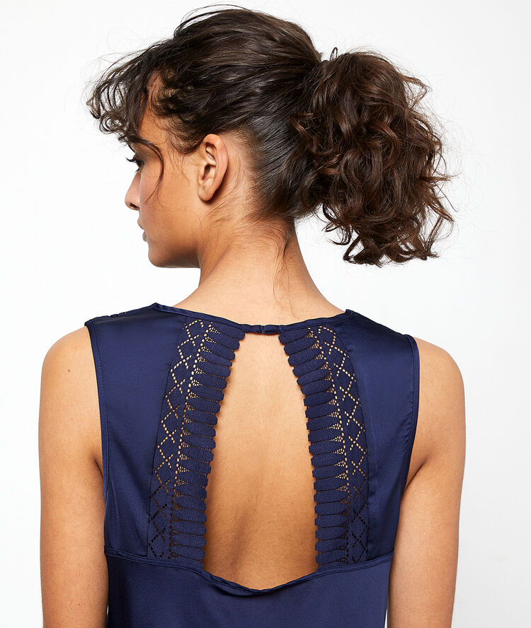 Gesatineerde top met kanten decolleté blauw.