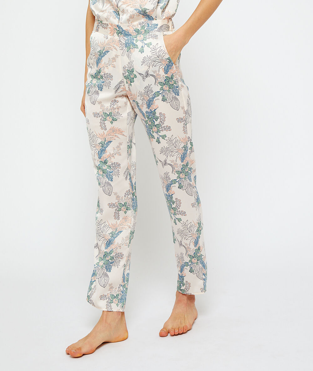 Pyjamabroek met print print op wit.