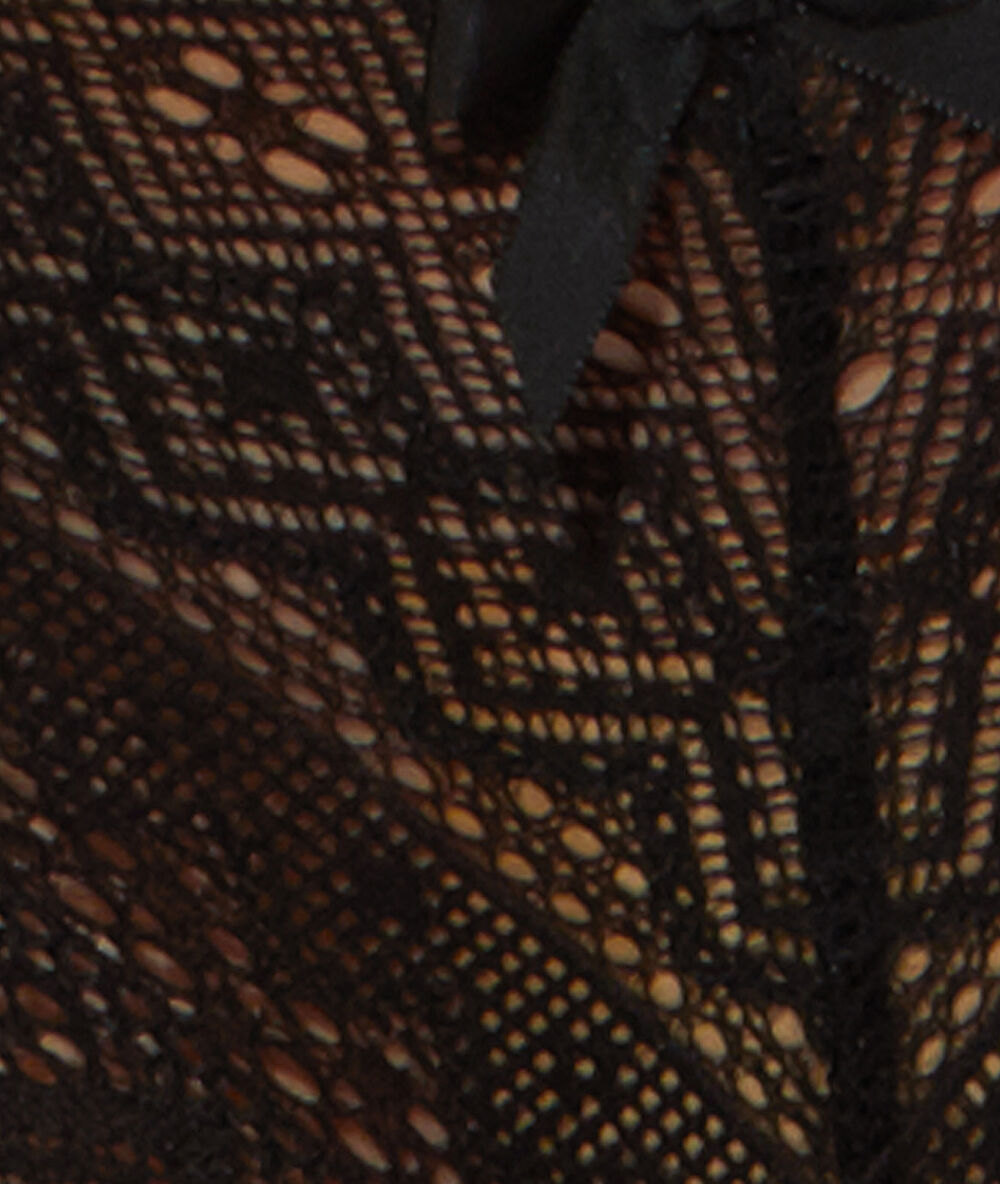 Tanga tout dentelle noir.