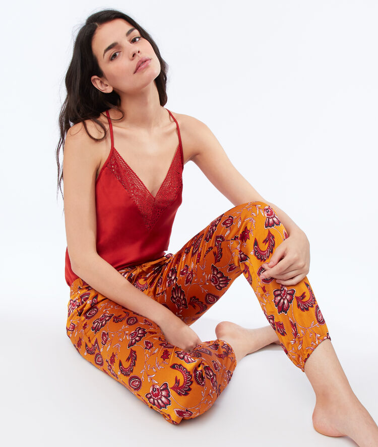 Pantalon satin resserré aux chevilles ocre.