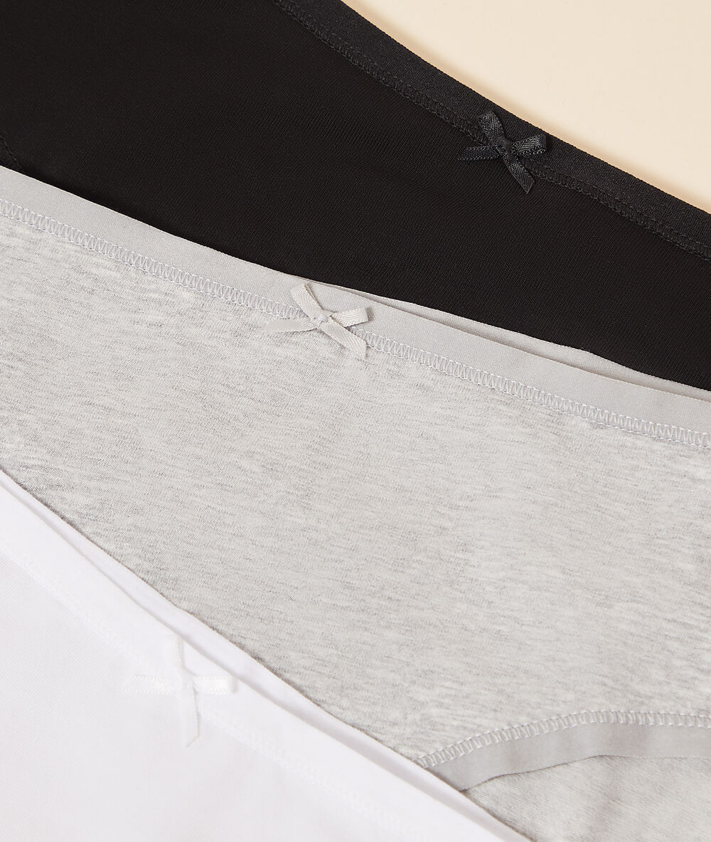Lot de 3 shortys blanc / noir / gris.