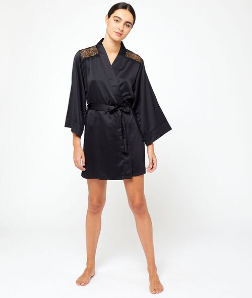 Satijnen kimono met kanten schouders en rug zwart.