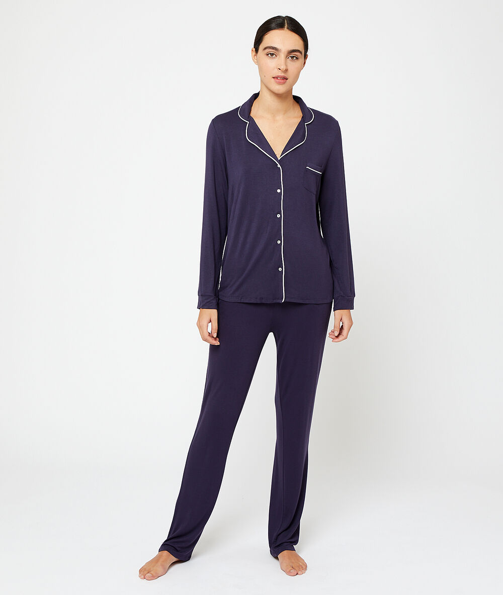 Chemise bleu marine.