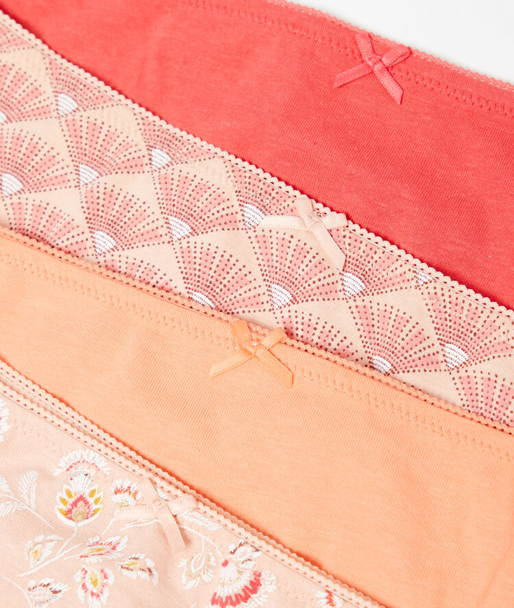 Lot de 4 culottes rose.