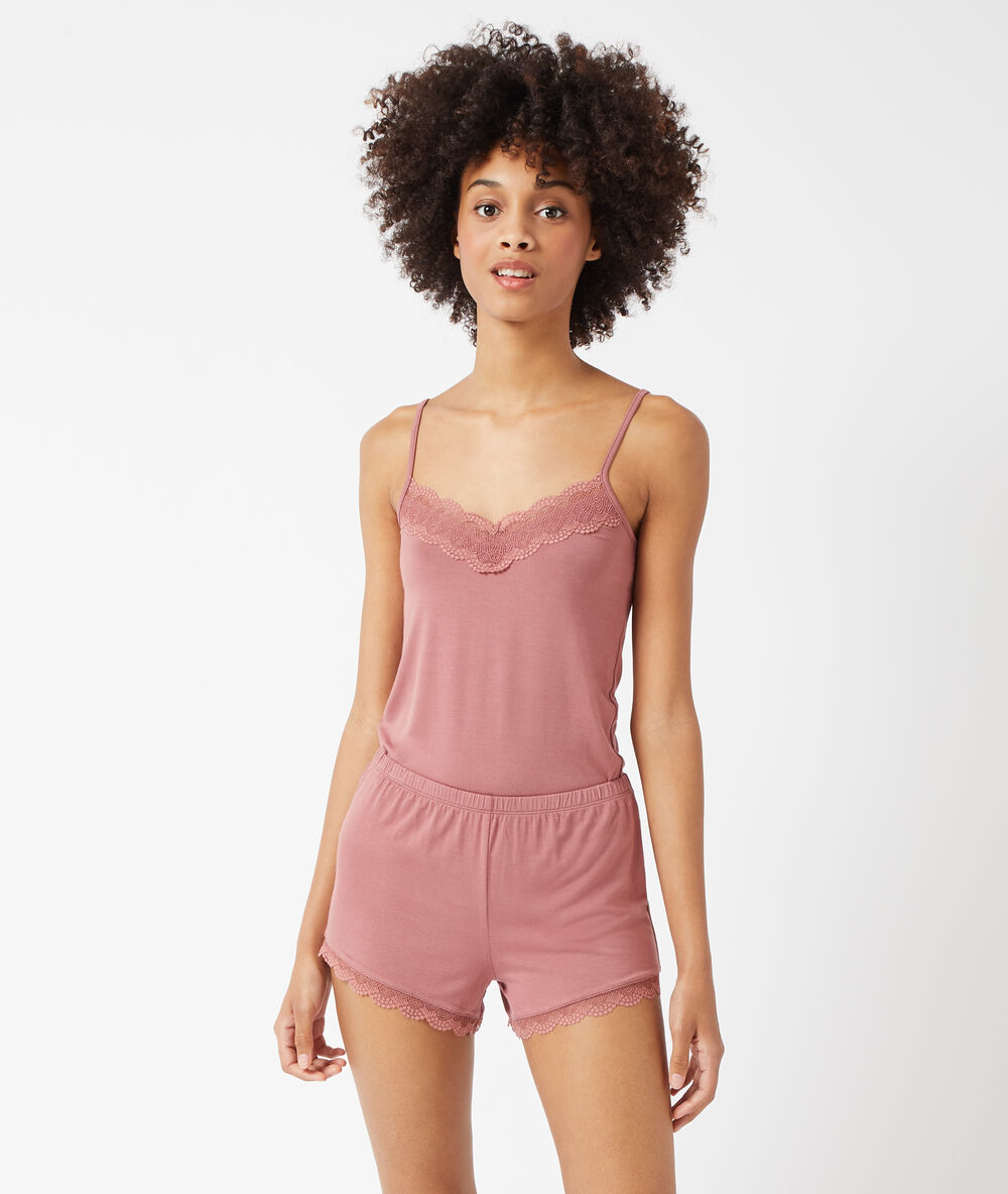 Shorts met kanten boorden blush.