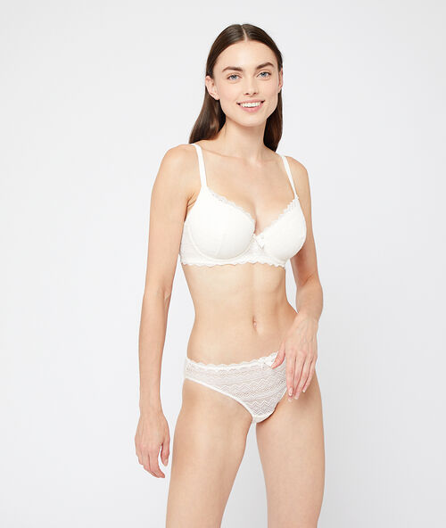 Soft bra: gewatteerde beha volledig in kant soepele beugels ecru.