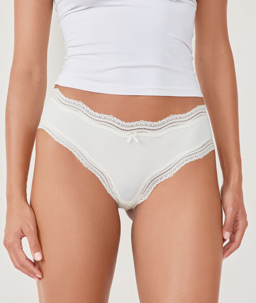 Shorty met grafische kanten boord wit.