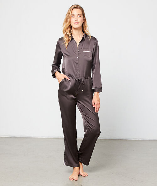 Combinaison pantalon satin&eacute;e taupe.