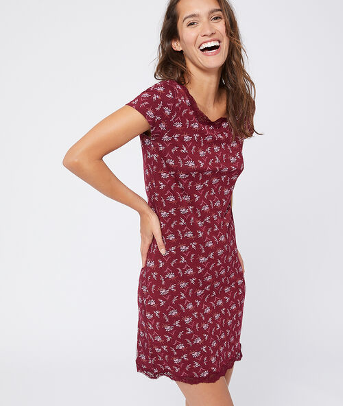 Babydoll met bloemenprint en kanten decollet&eacute; bordeaux.