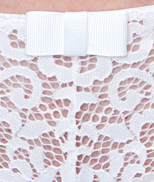 Tanga tout dentelle ecru.