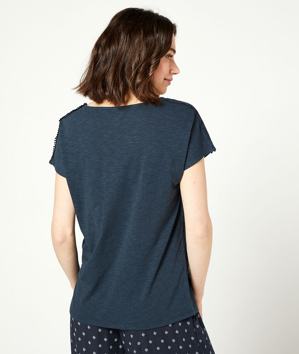 T-shirt met guipure-details marine.