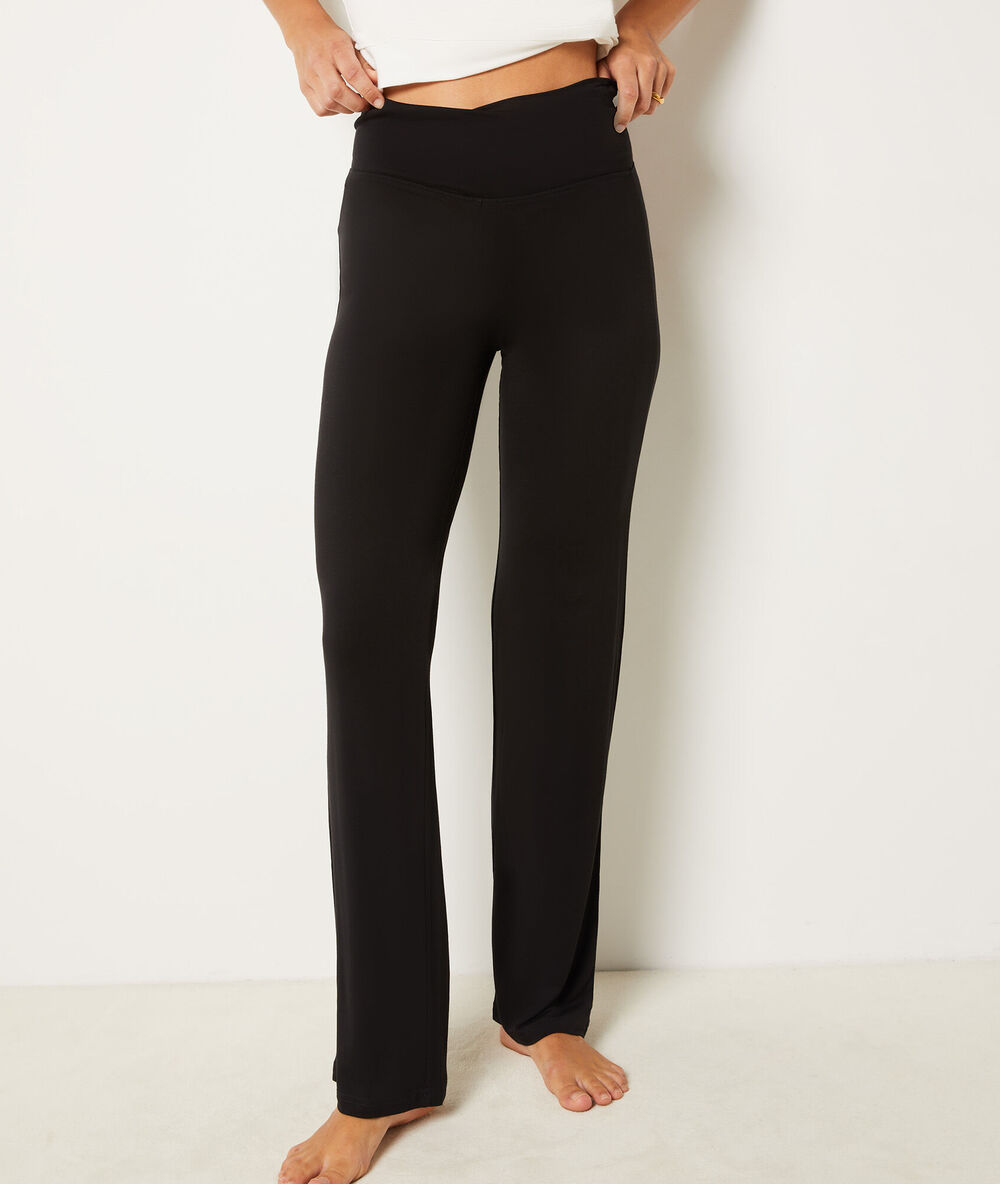 Soepele broek in viscose noir.