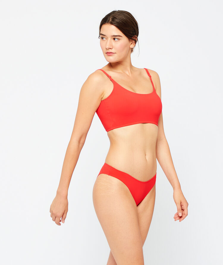 Haut de maillot de bain brassière rouge.