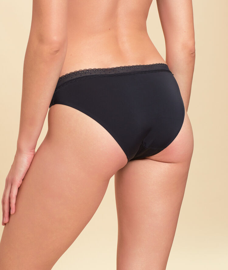 Culotte micro et dentelle noir.