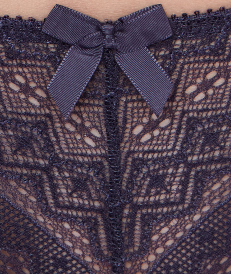 Tanga tout dentelle anthracite.