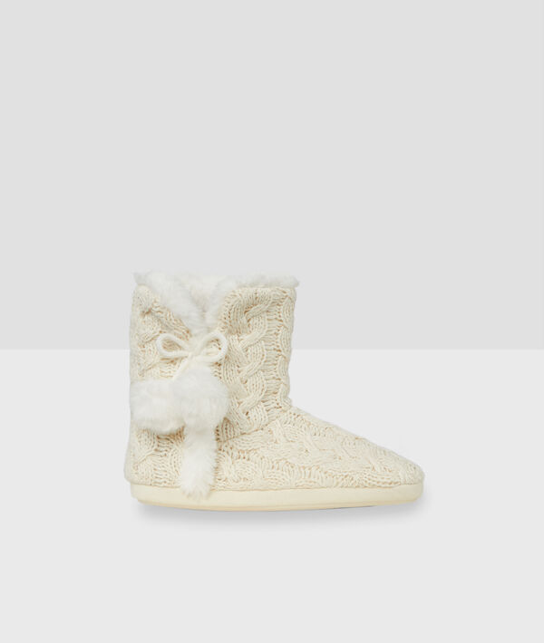 Chaussons bottines fourrés pompons Chaussons bottines fourrés pompons