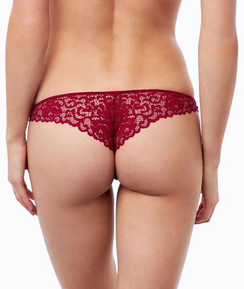 Tanga en dentelle prune.