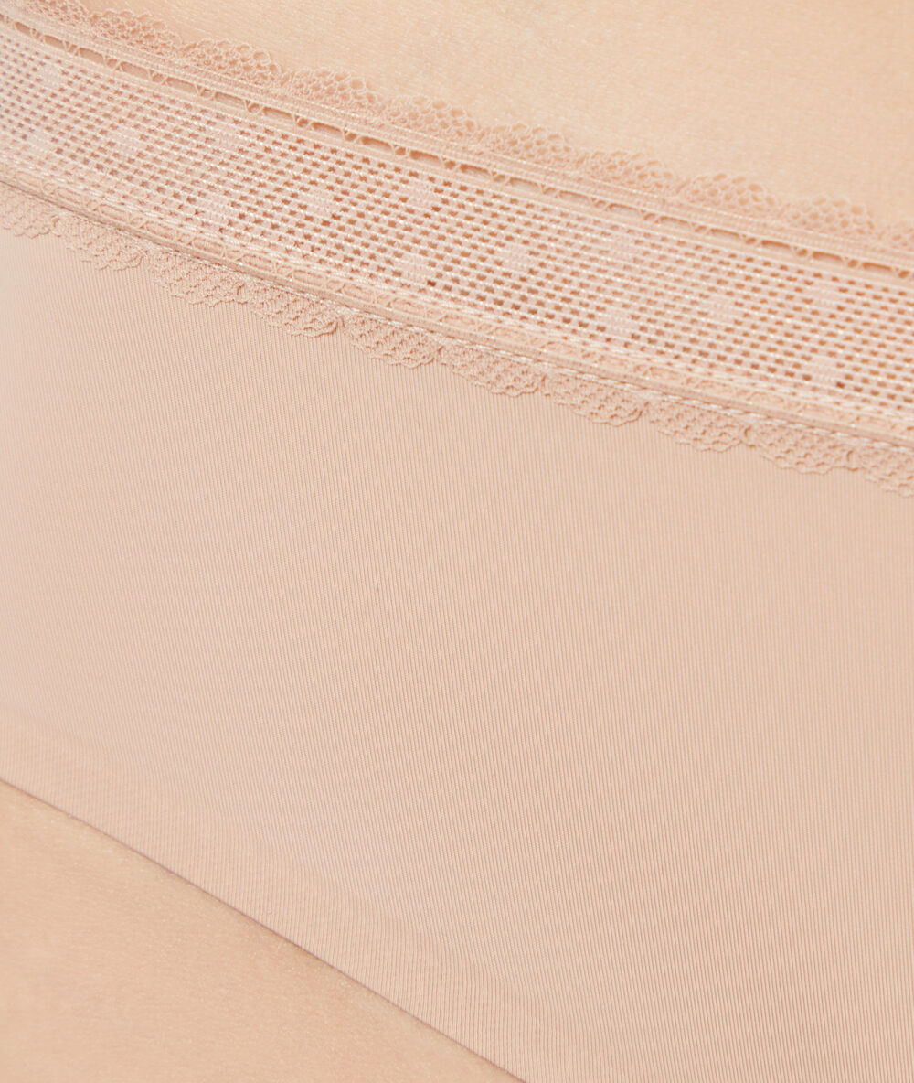 Shorty en microfibre bords dentelle beige.