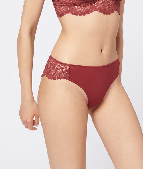 Hipster en dentelle florale marron.