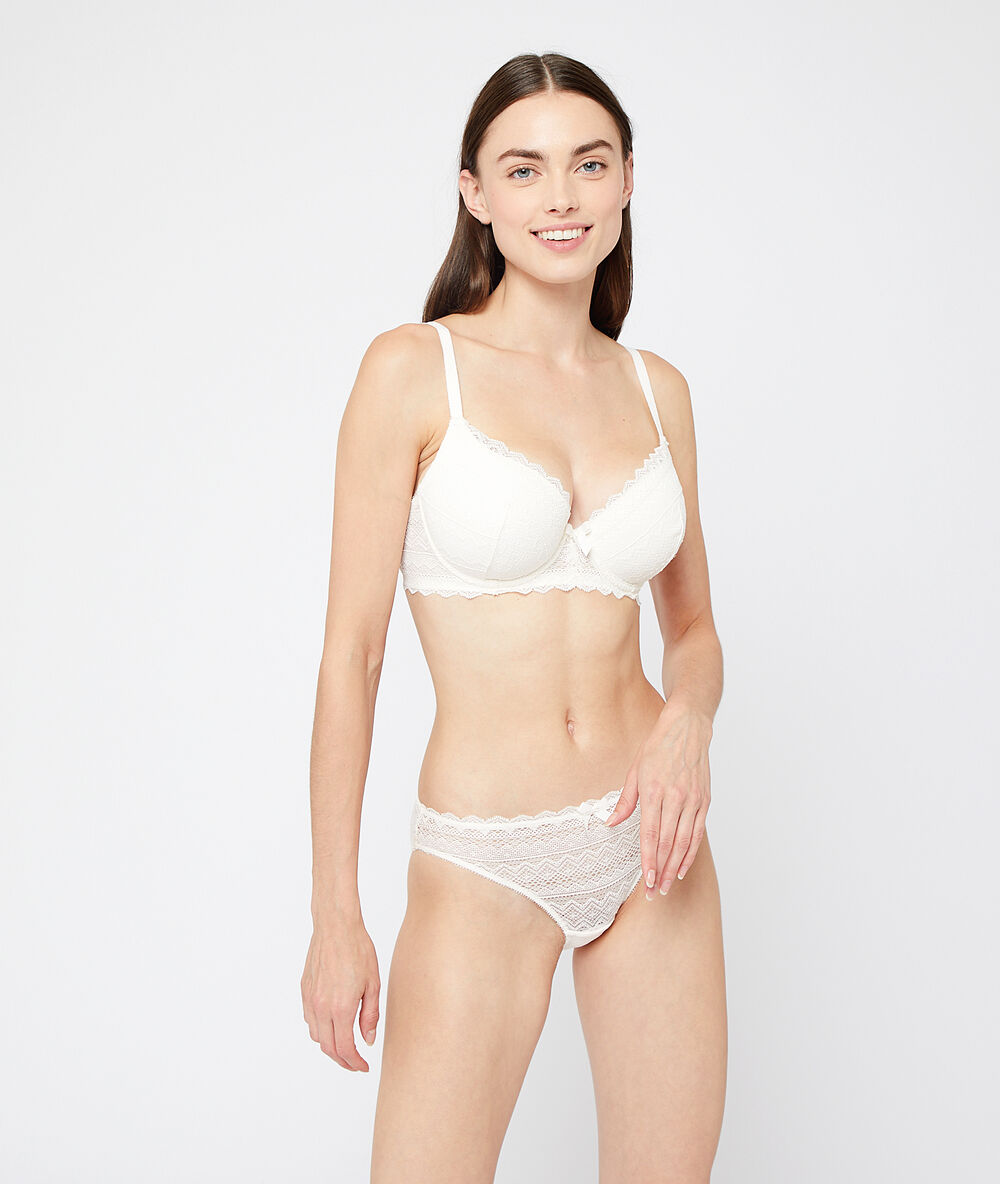 Soft bra: gewatteerde beha volledig in kant soepele beugels ecru.